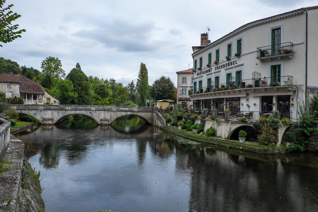 Hotel Restaurant Charbonnel บร็องโทม ภายนอก รูปภาพ